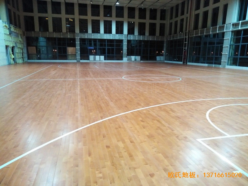 鹽城濱海永寧實驗小學(xué)籃球館運動地板施工案例3