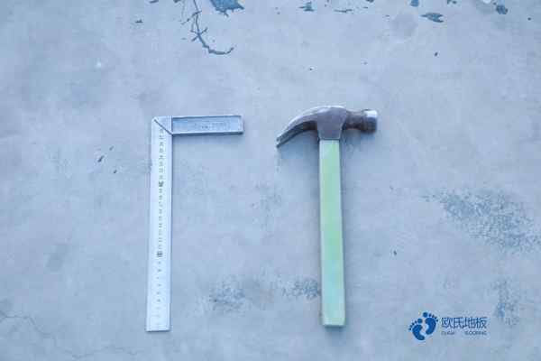 籃球場實(shí)木地板防滑劑施工1