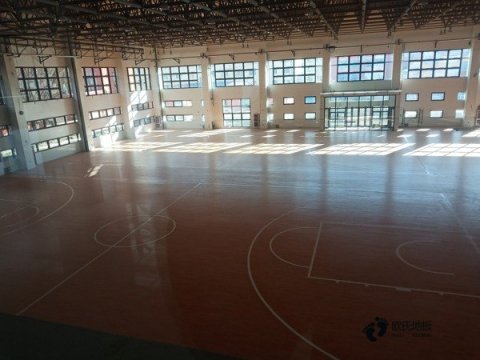 小學(xué)籃球館木地板施工
