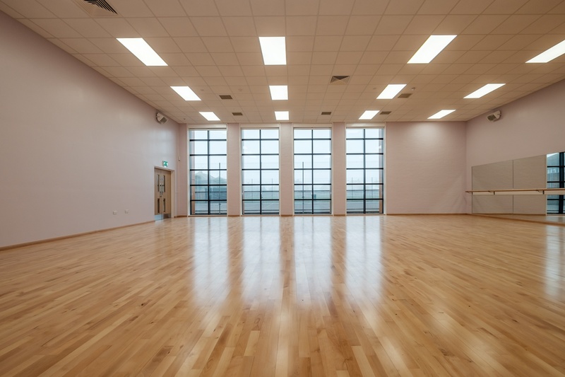 小學(xué)俄勒岡松舞臺體育場館地板施工隊(duì)3