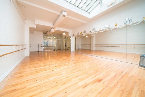 學(xué)校松木舞臺(tái)體育場(chǎng)館木地板施工單位