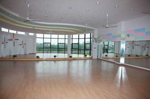 學(xué)校俄勒岡松舞臺(tái)地板施工步驟