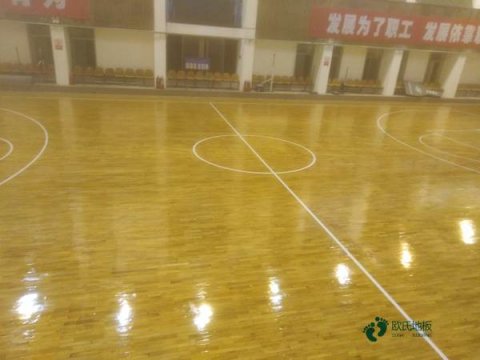 定做運(yùn)動(dòng)場(chǎng)地木地板哪個(gè)牌子的好