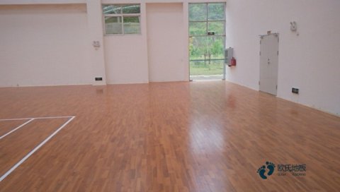 籃球運(yùn)動(dòng)木地板安裝