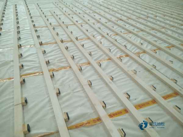 學(xué)校體育場地板施工團隊1