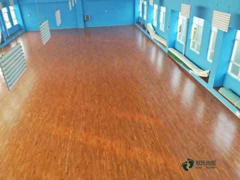 小學(xué)籃球場木地板施工步驟