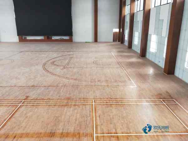 大學(xué)運(yùn)動地板施工隊3
