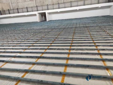 體育籃球館專用耐磨實(shí)木地板